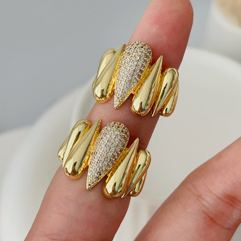 Pave arrow ring
