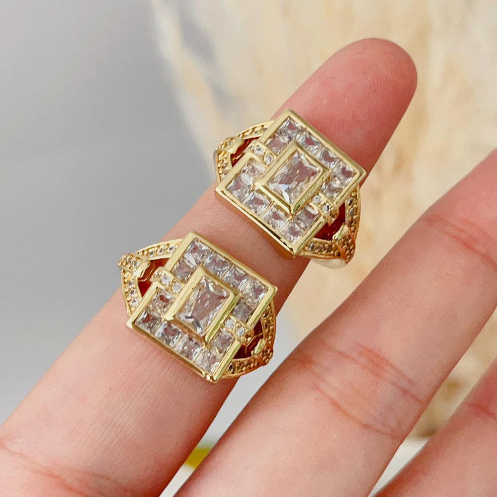 Pave square ring