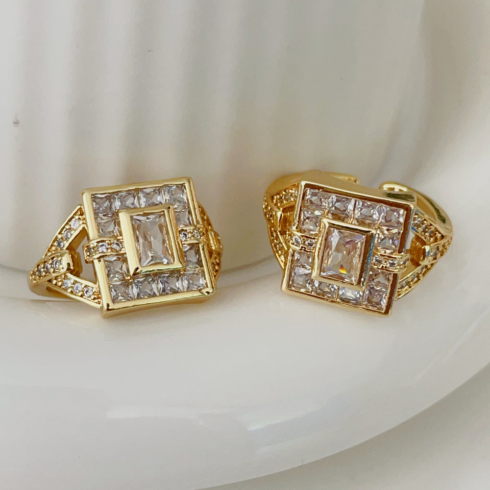 Pave square ring
