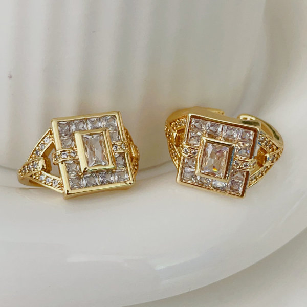 Pave square ring