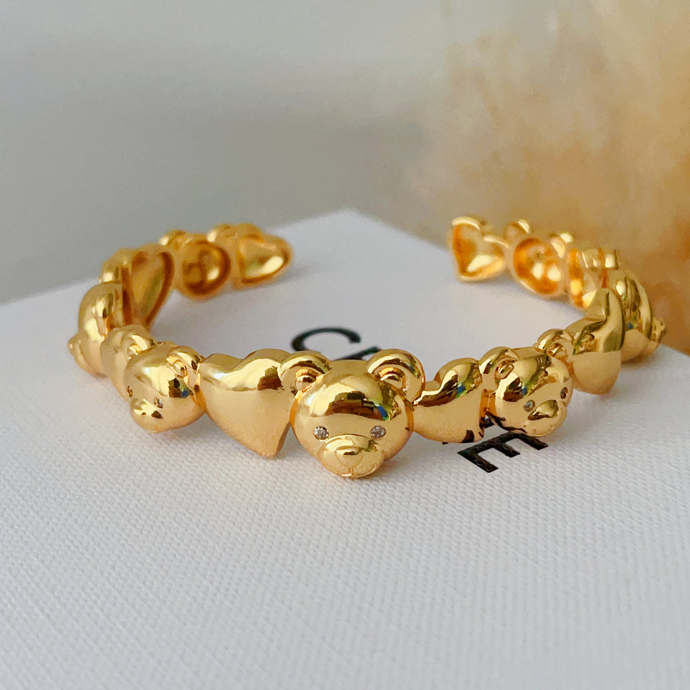 Metal teddy bear cuff
