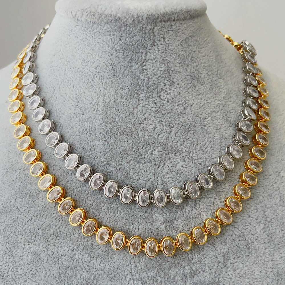 Oval zircon necklace