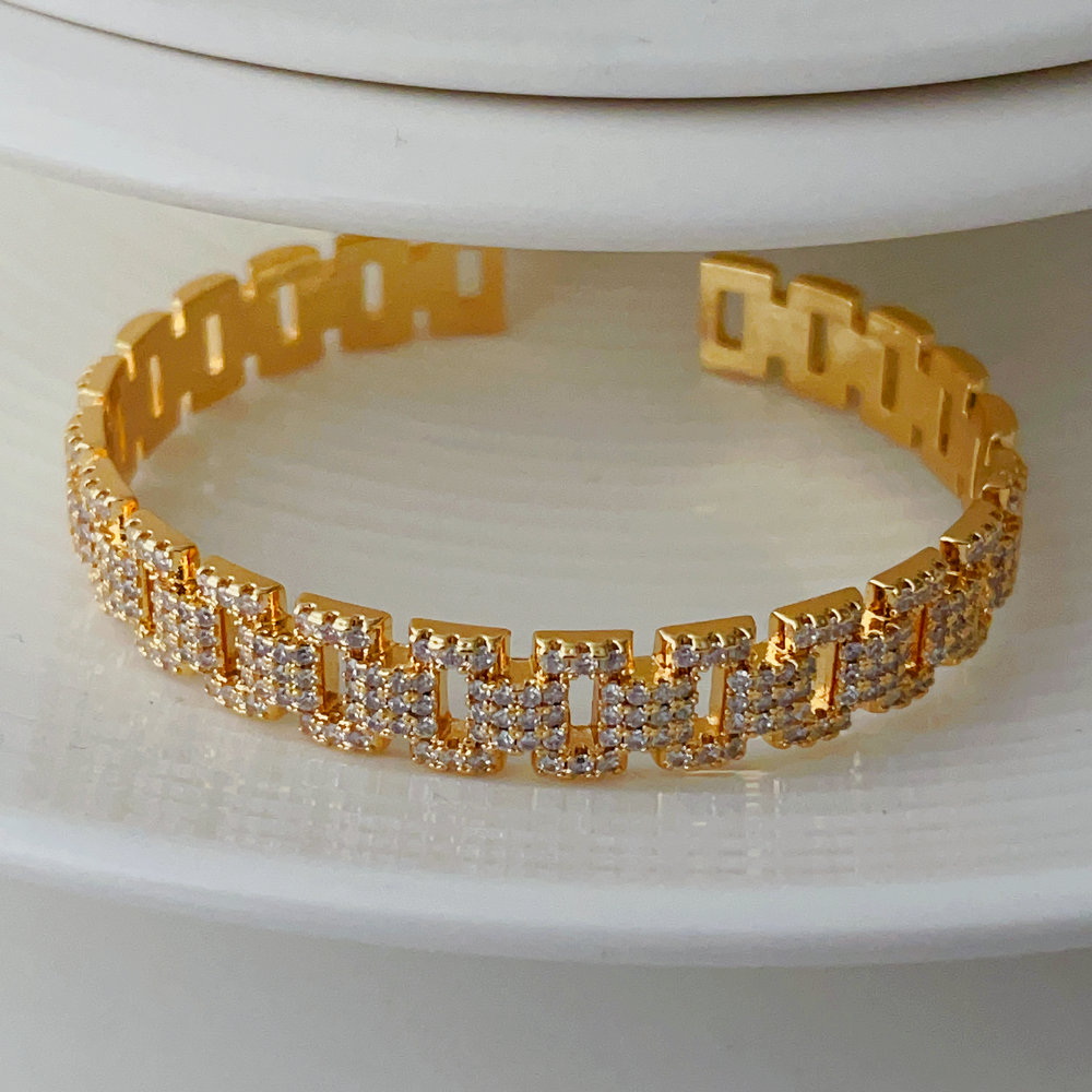 Pave chunky cuff