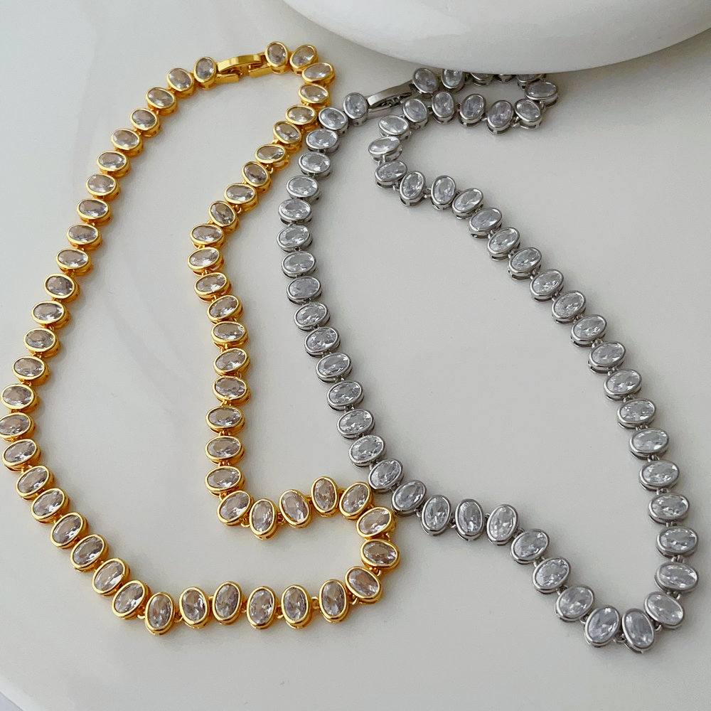 Oval zircon necklace
