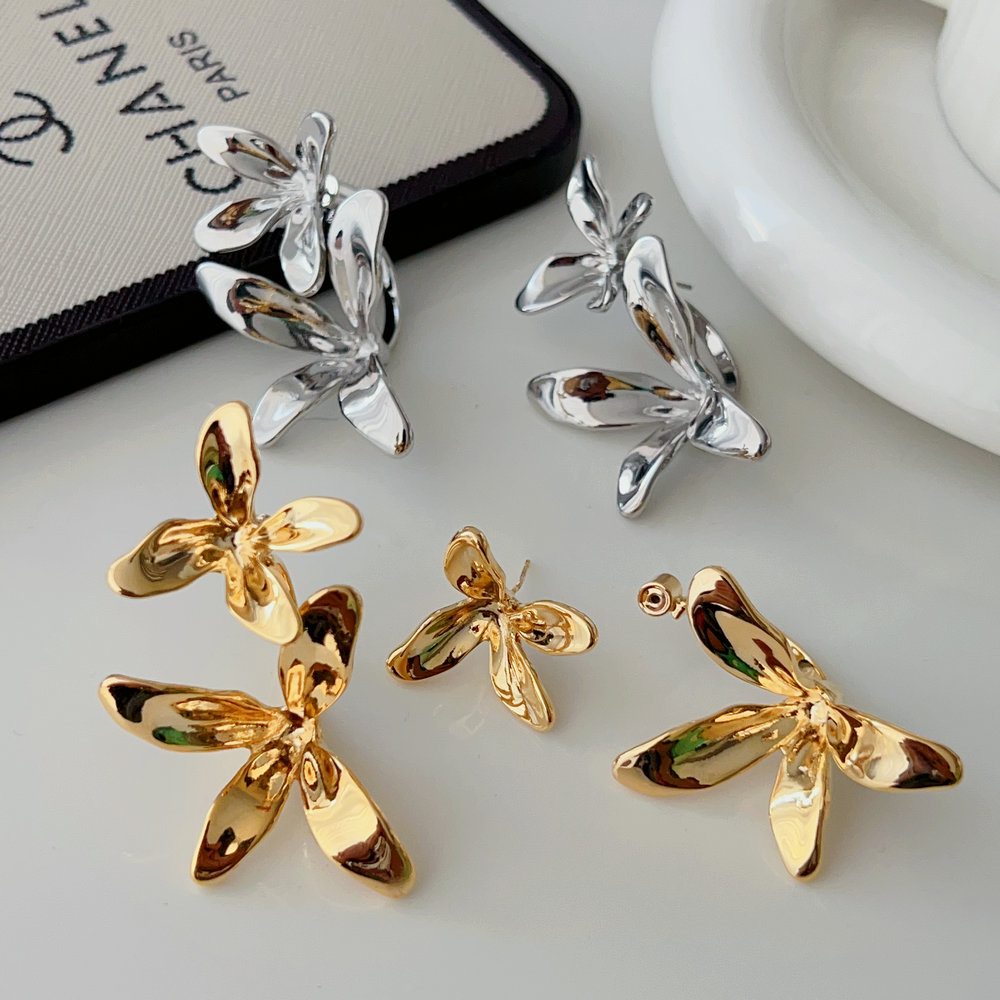 Metal flower earrings