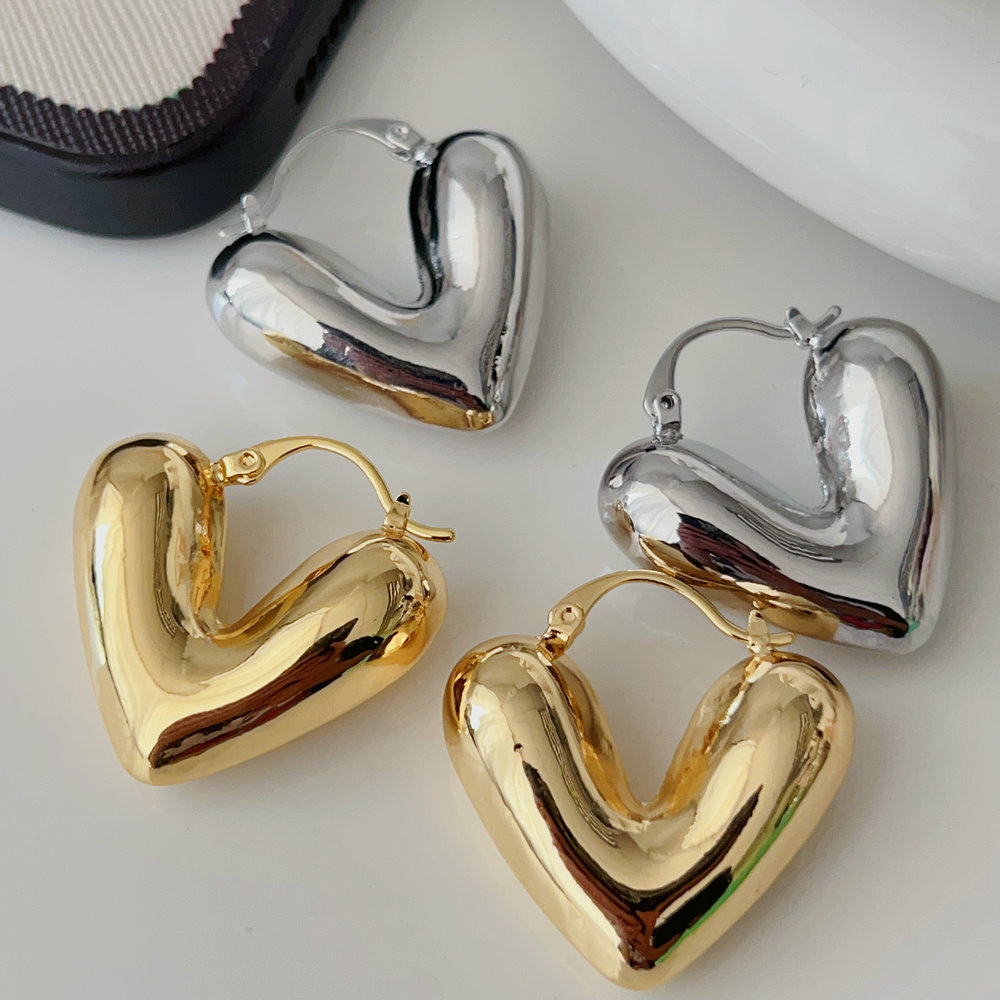 Metal triangle earrings