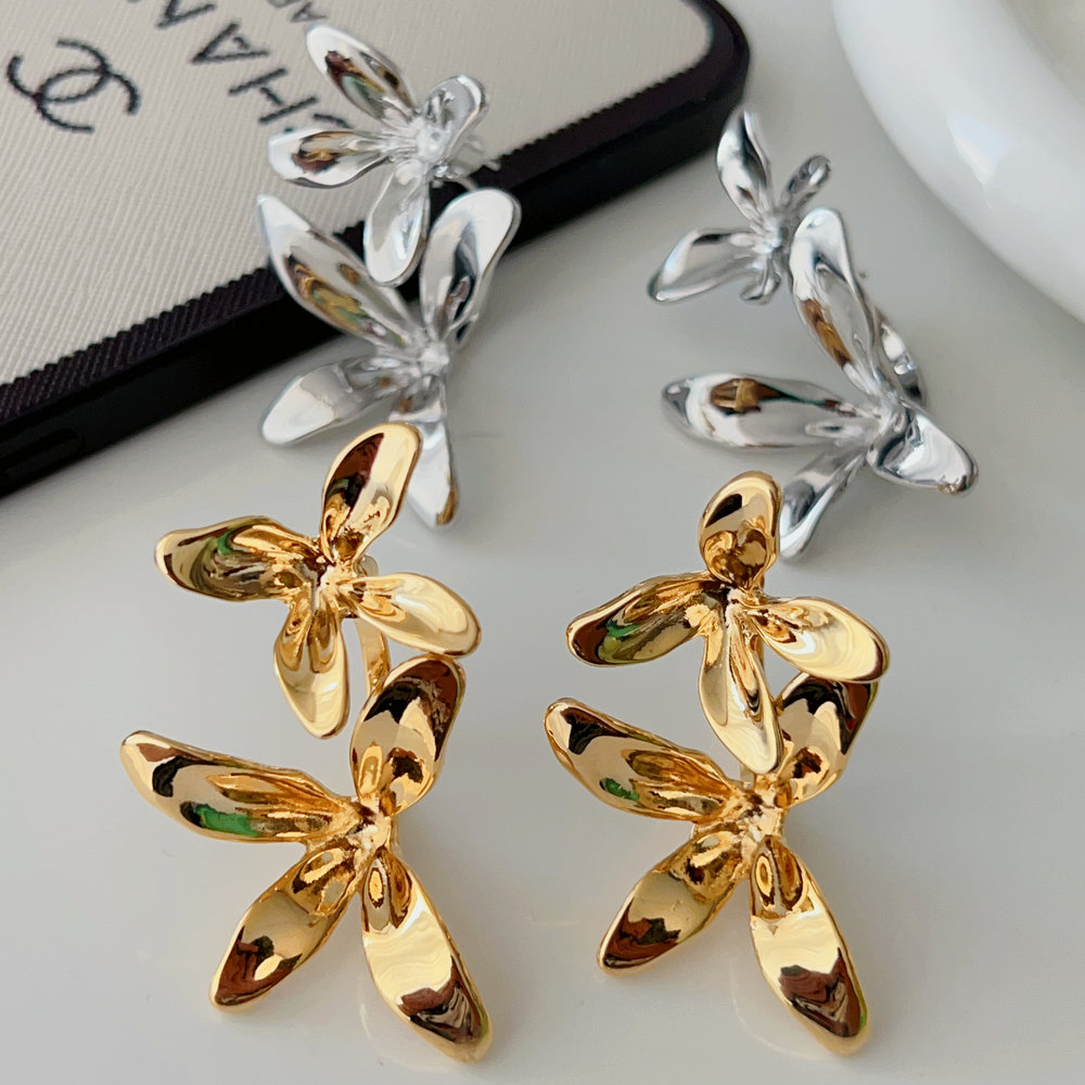 Metal flower earrings