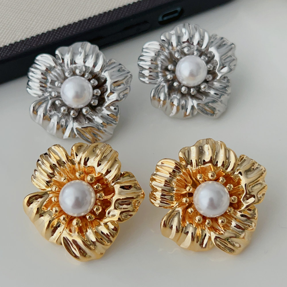 Metal flower earrings