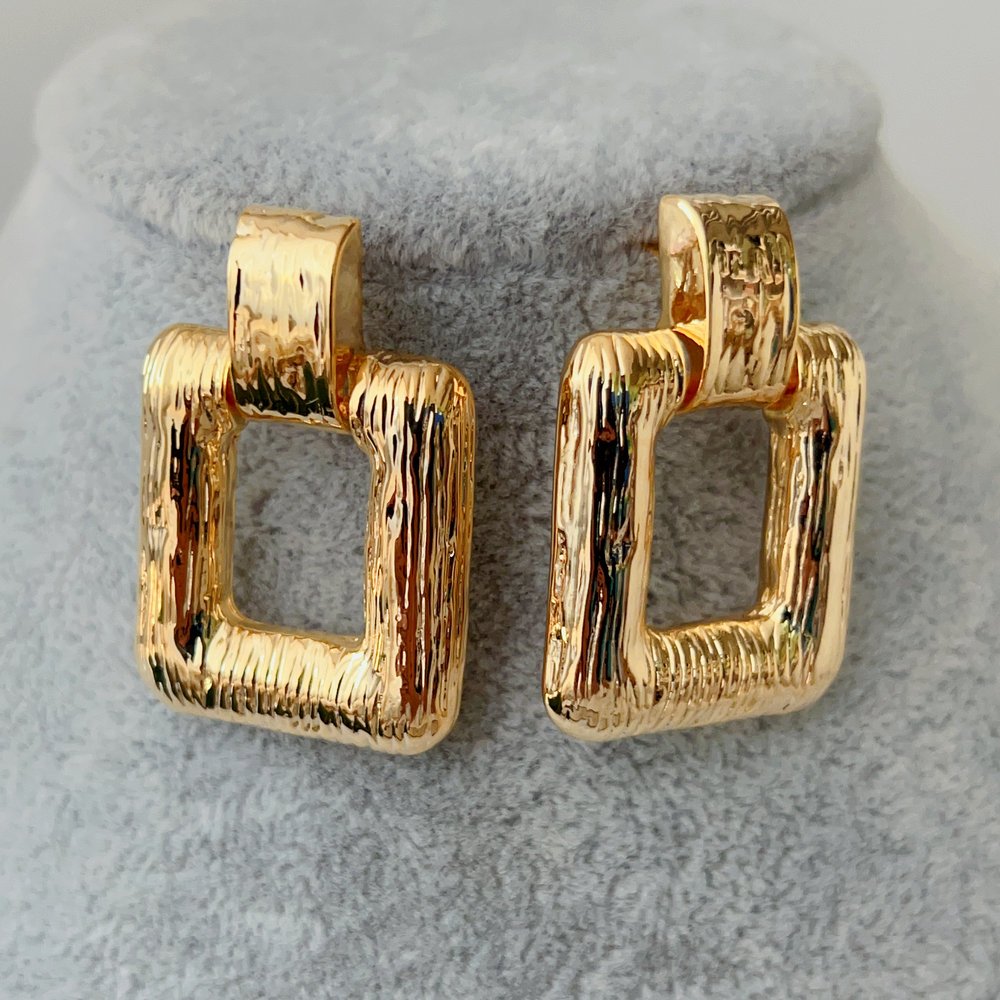Metal sqaure earrings