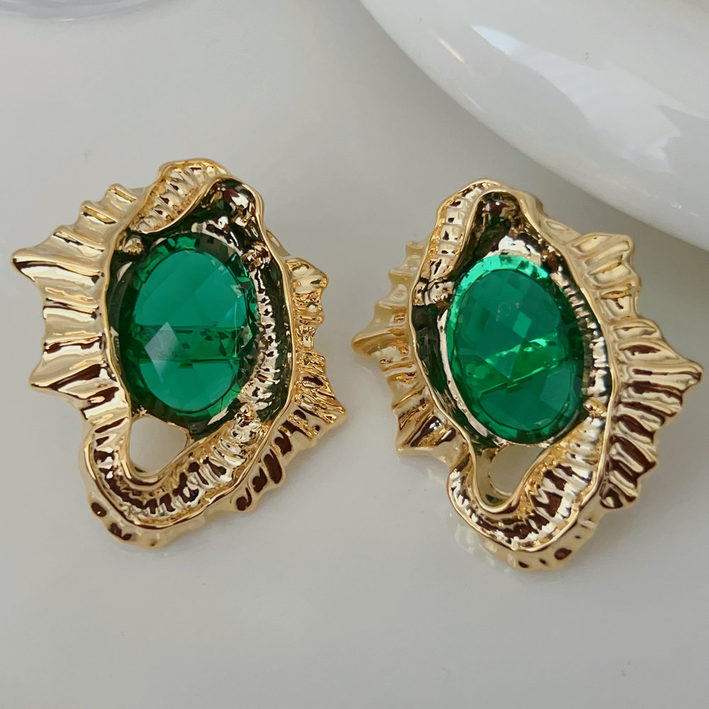 Metal leaf green earrings