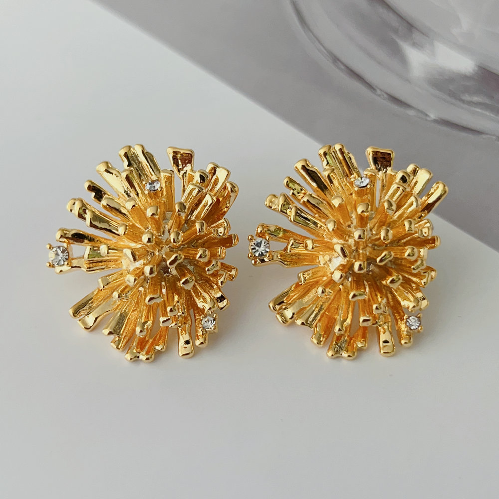Metal flower earrings