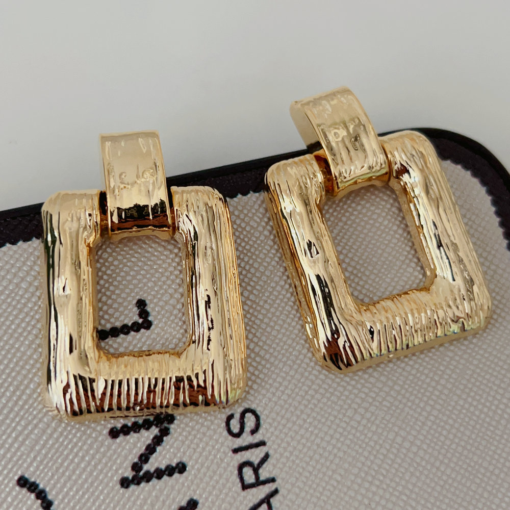 Metal sqaure earrings
