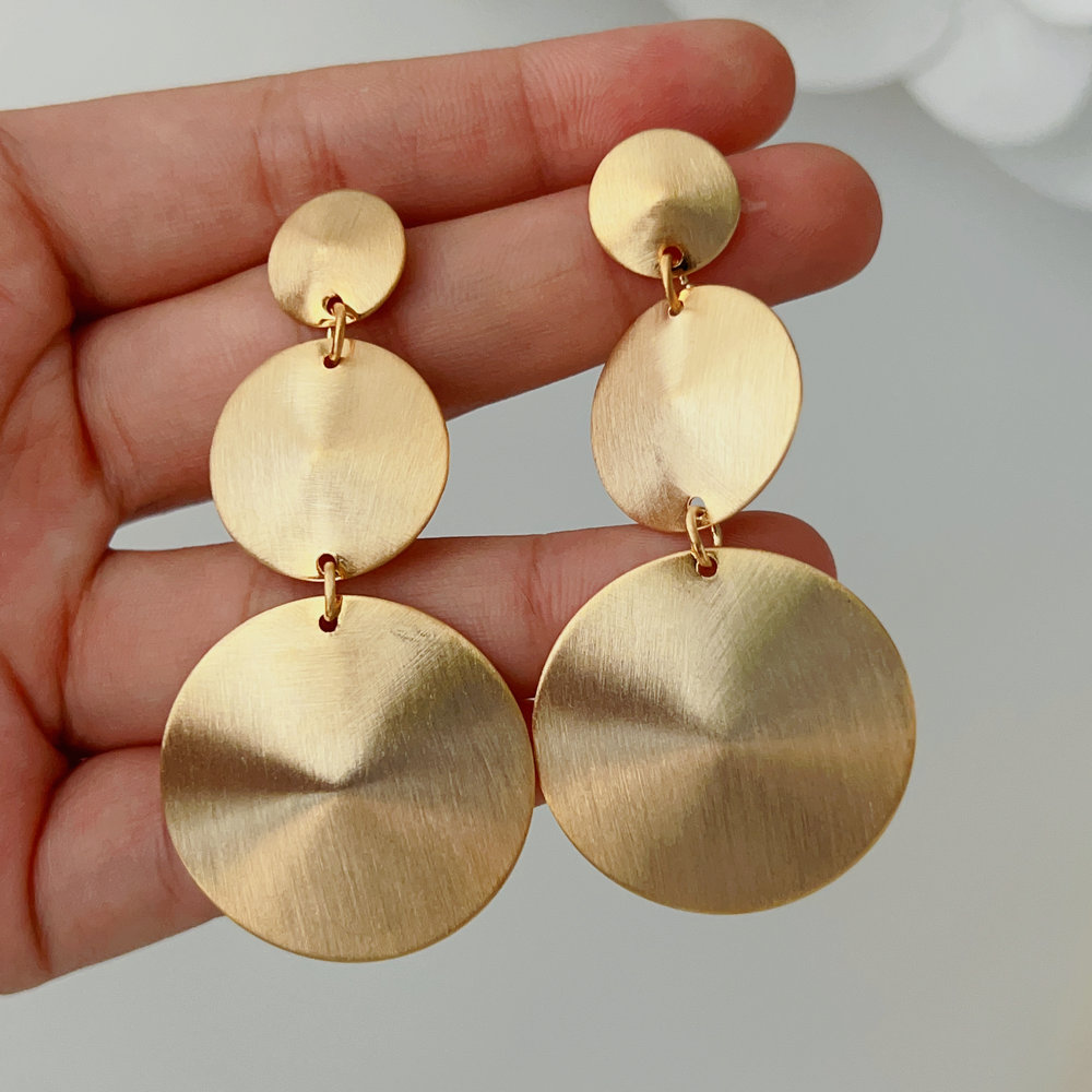 Round charm tassel earrings