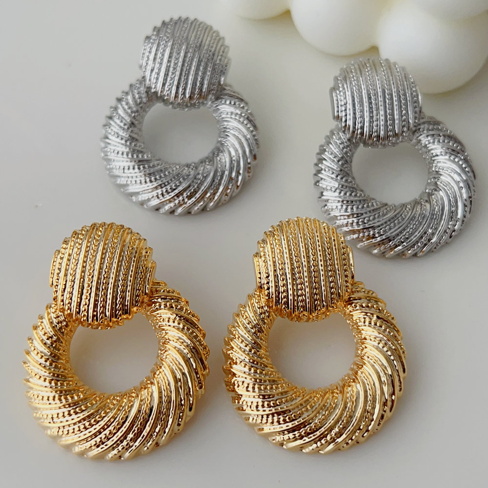 Metal round chunky earrings