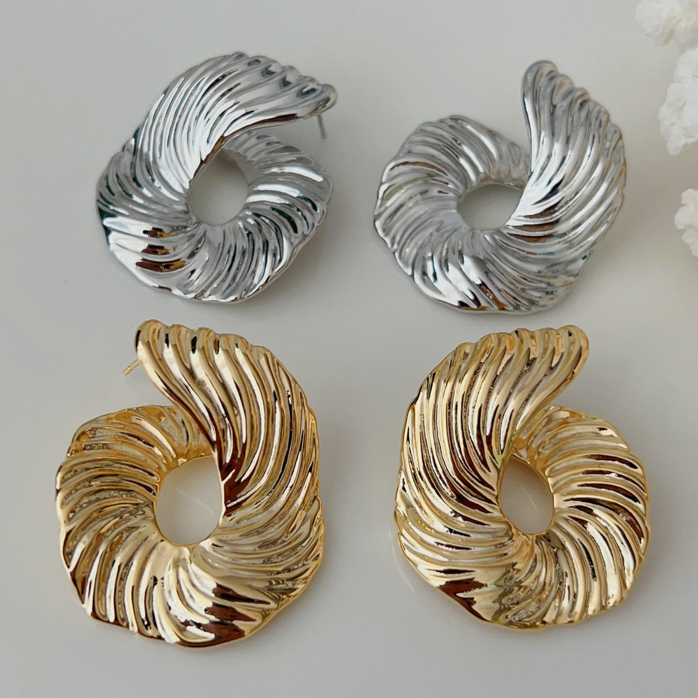 Metal s shape earrings