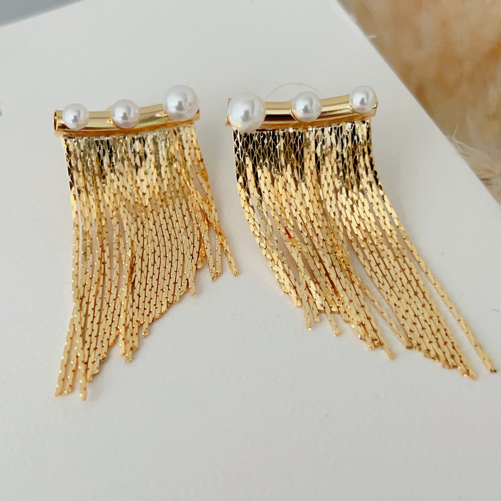 Chain tassel pearl earrings