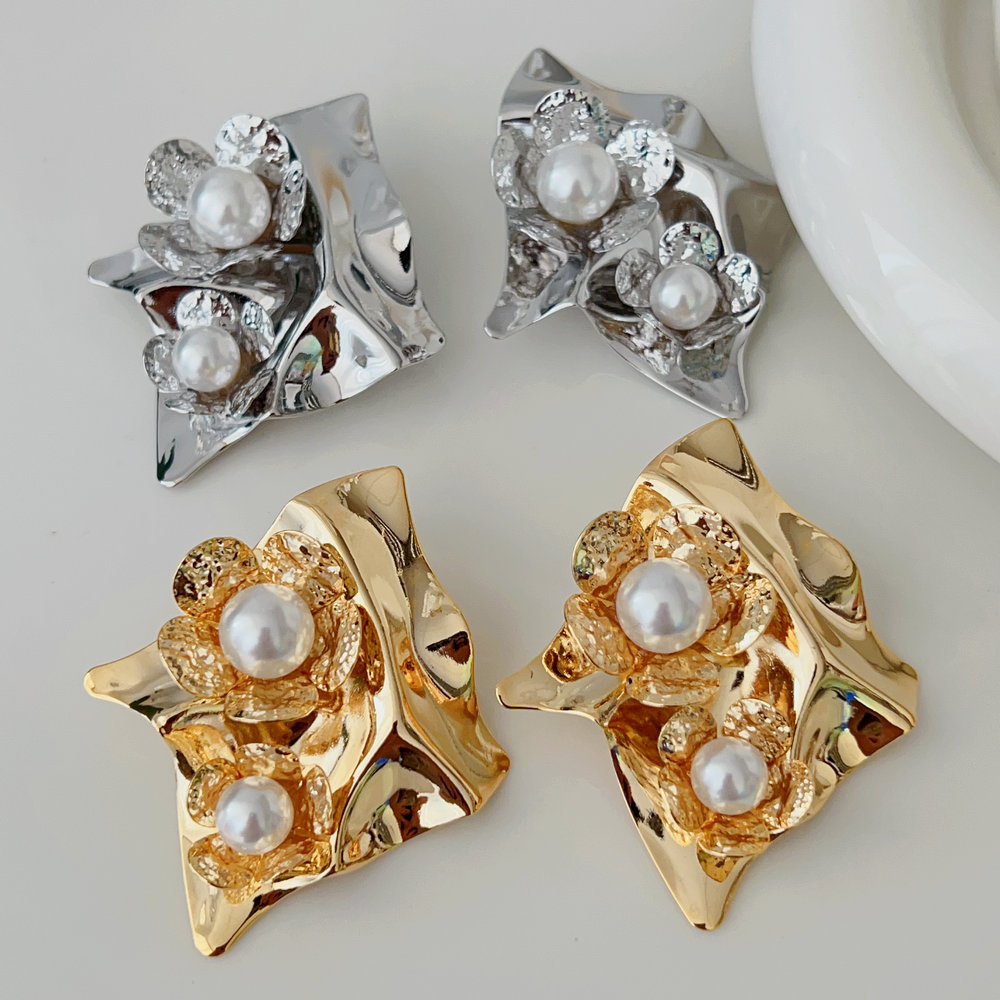 Metal flower earrings