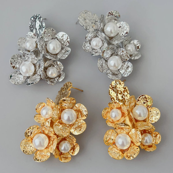 Metal leaf earrings