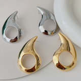 Metal coma earrings