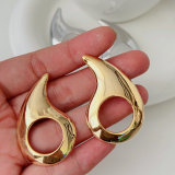 Metal coma earrings