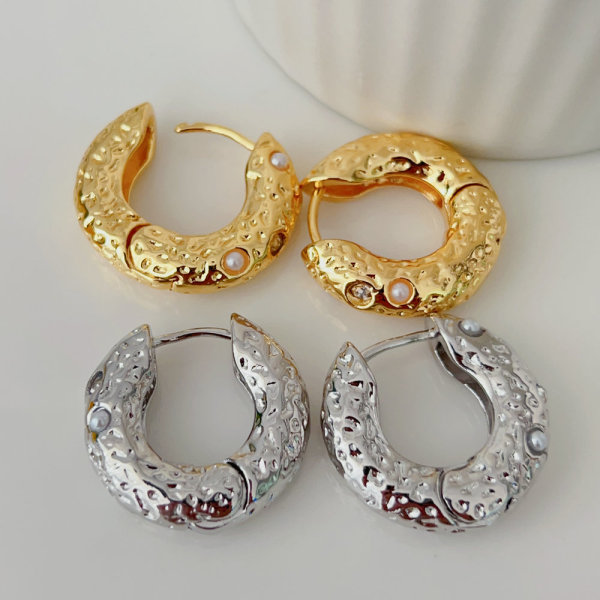 Simple pearl hoop