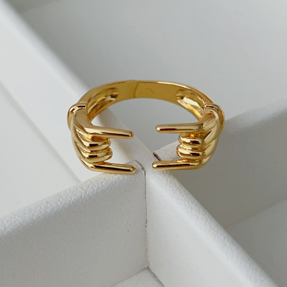 metal hand to hand ring