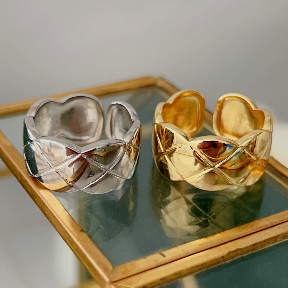 metal lozenge ring