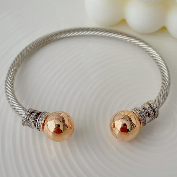 Ball bangle