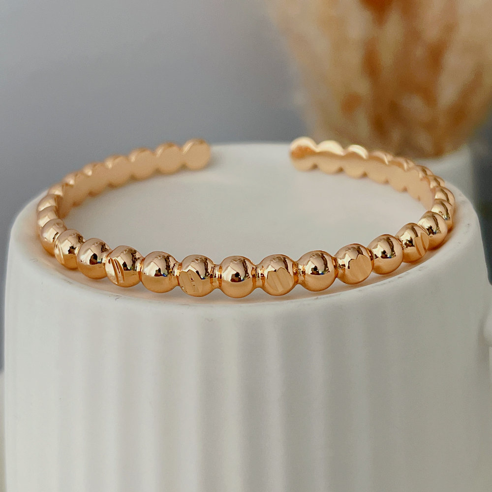 Ball bangle