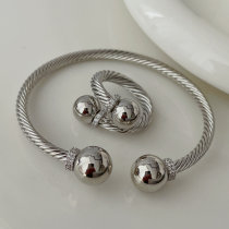 Ball s bangle set with ring