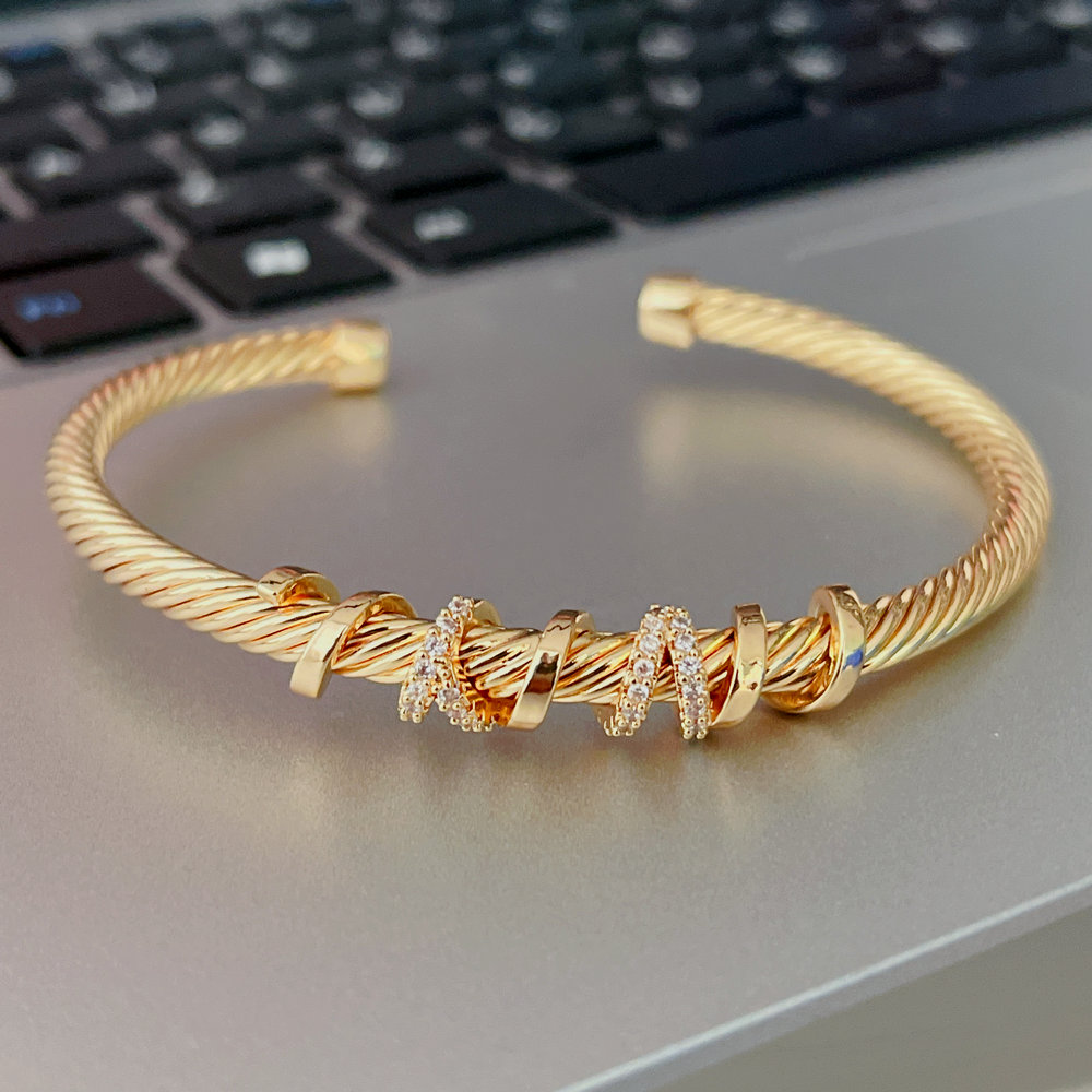 Spring knotted bracelet