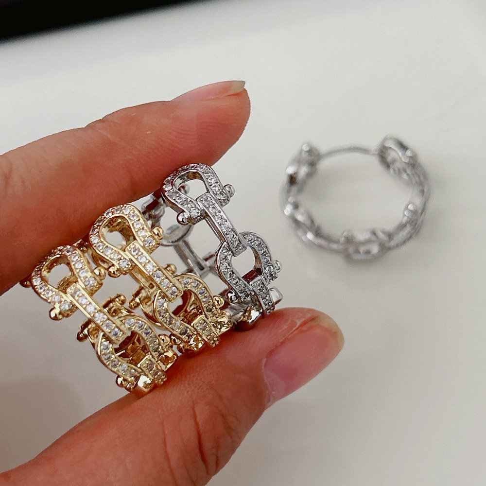 Pave small chain hoop