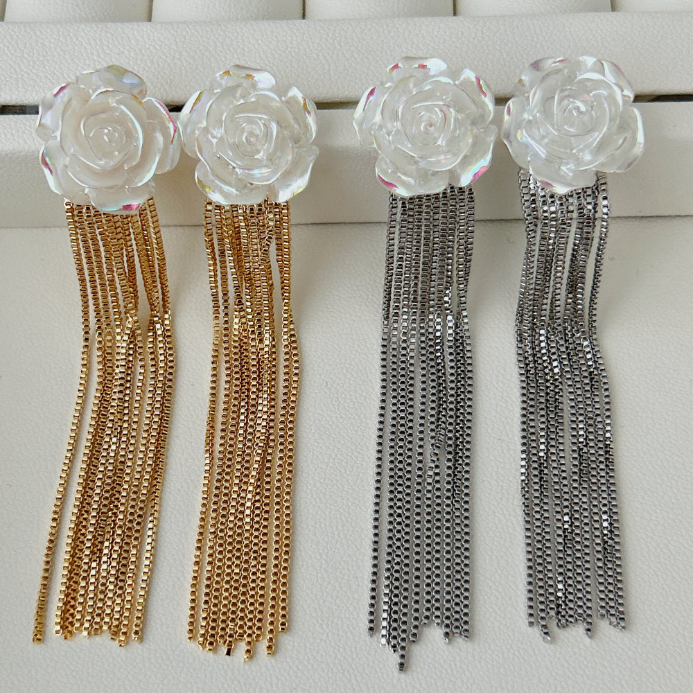 White flower chain tassel earrings