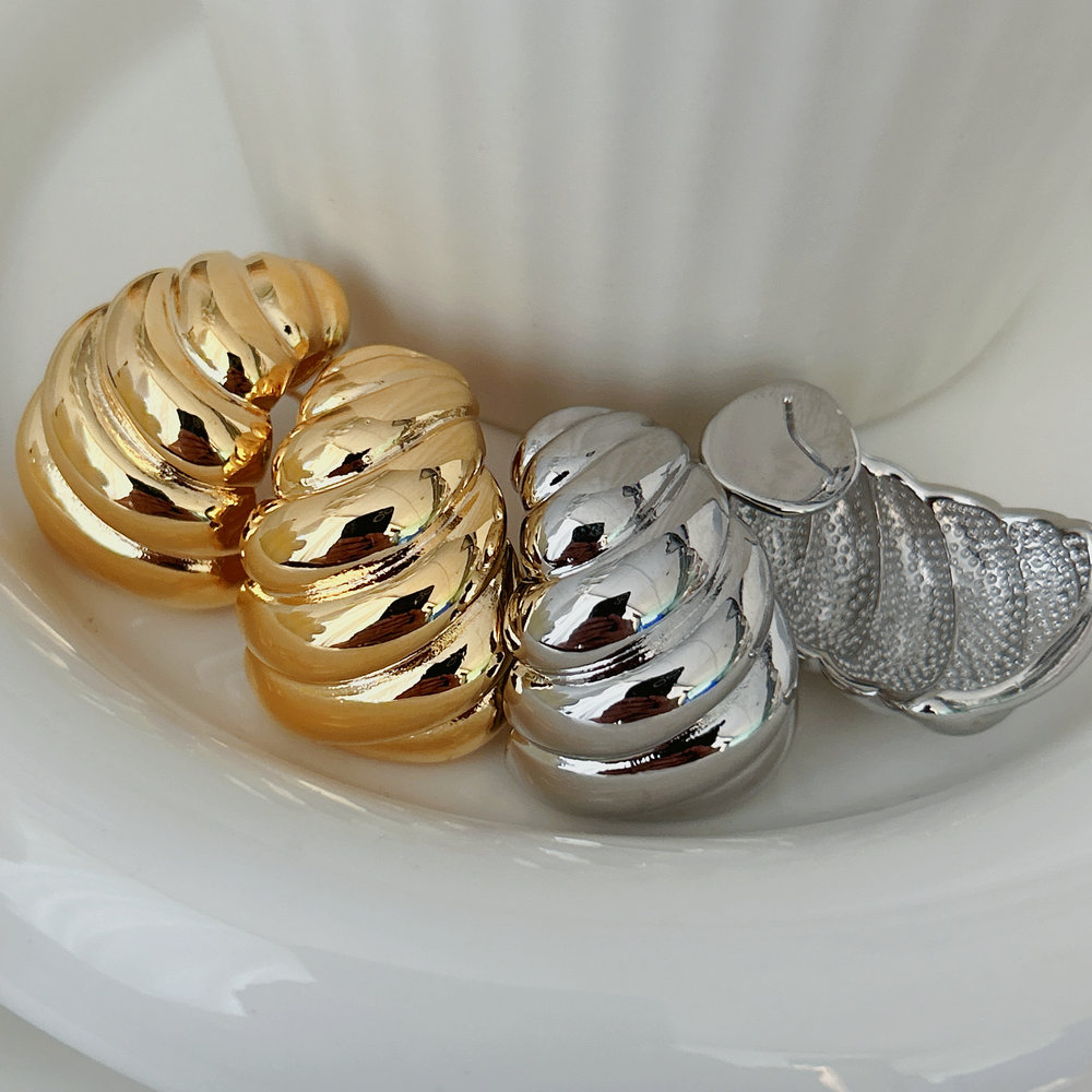 Metal Croissant earrings