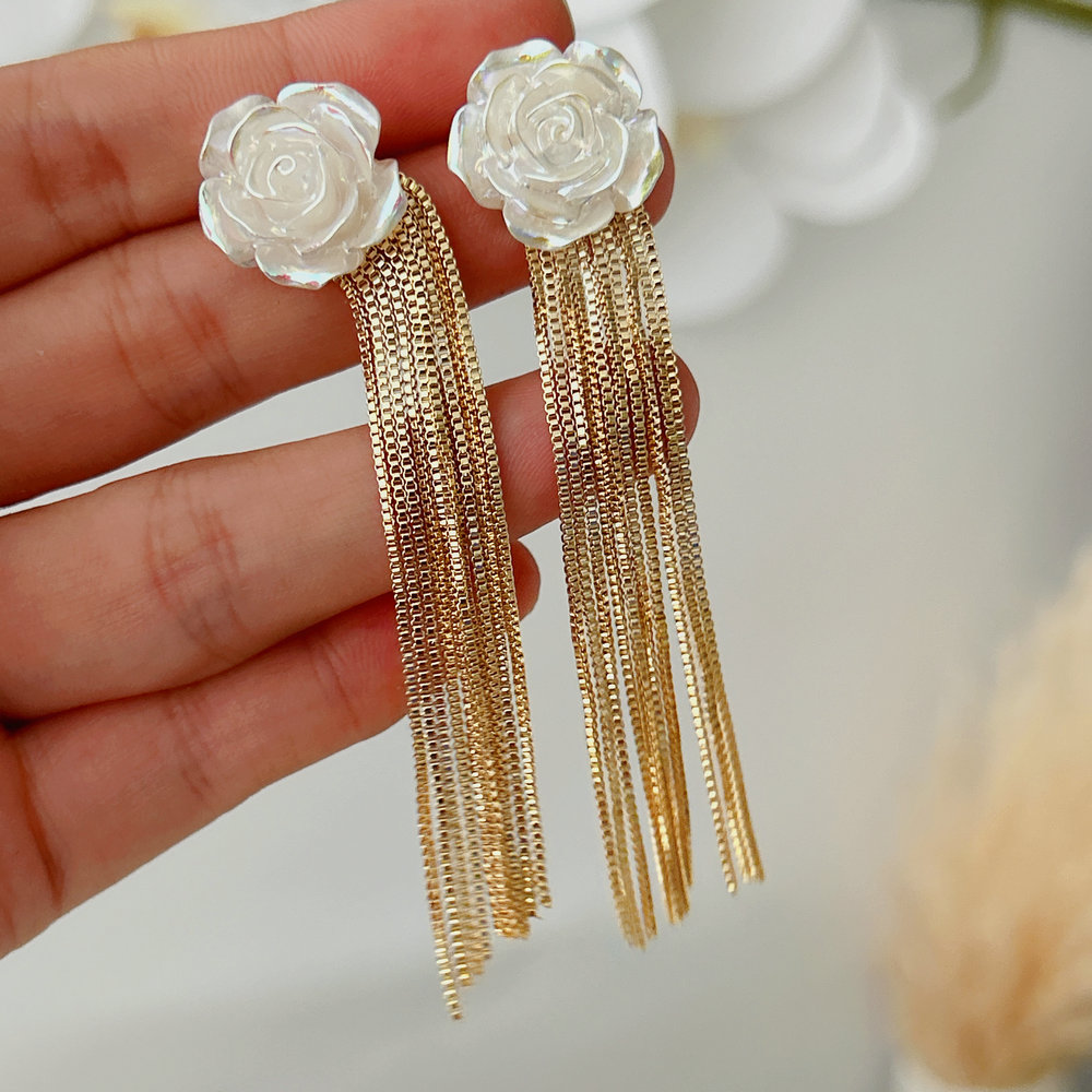 White flower chain tassel earrings