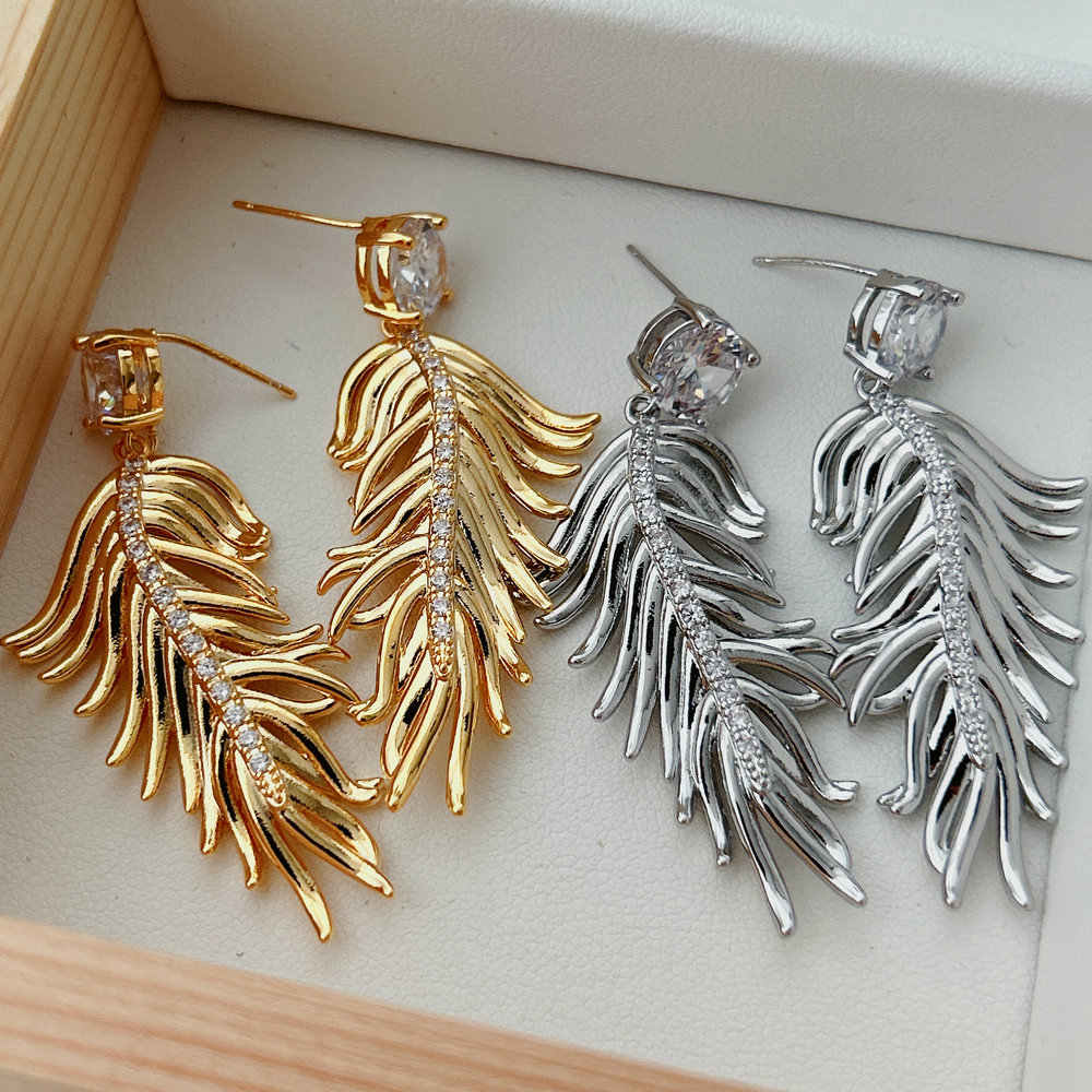 Fashion leaf earrings