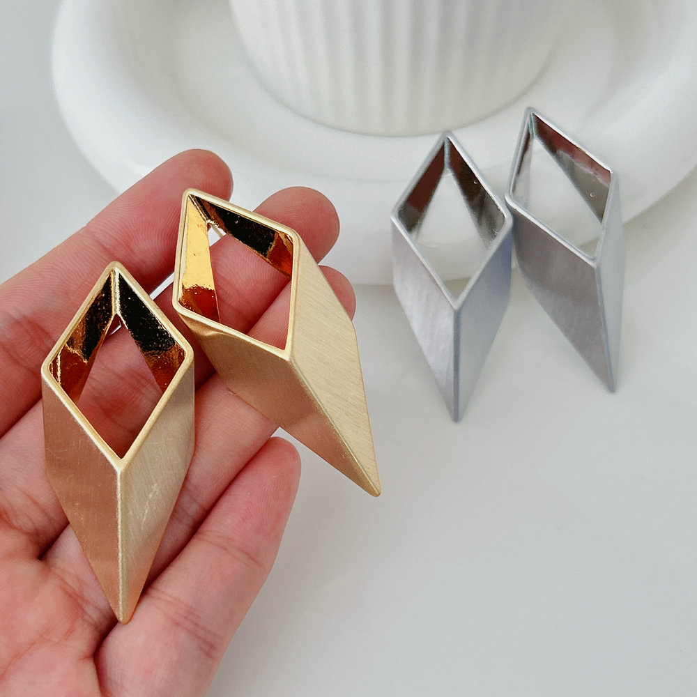 Metal arrow earrings