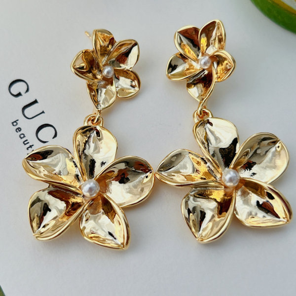 Metal flower earrings