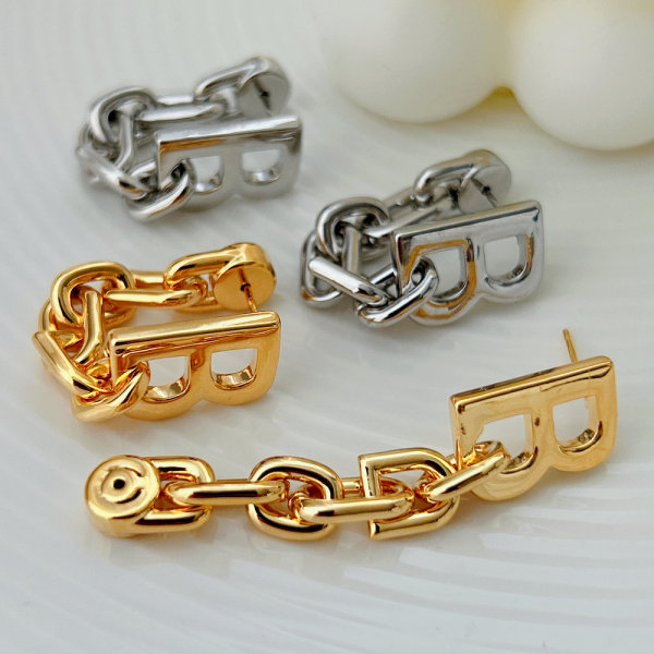 B metal chain earrings