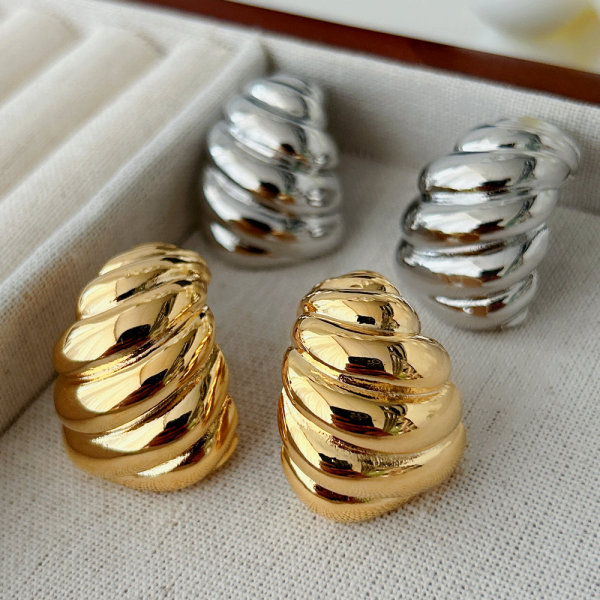 Metal Croissant earrings