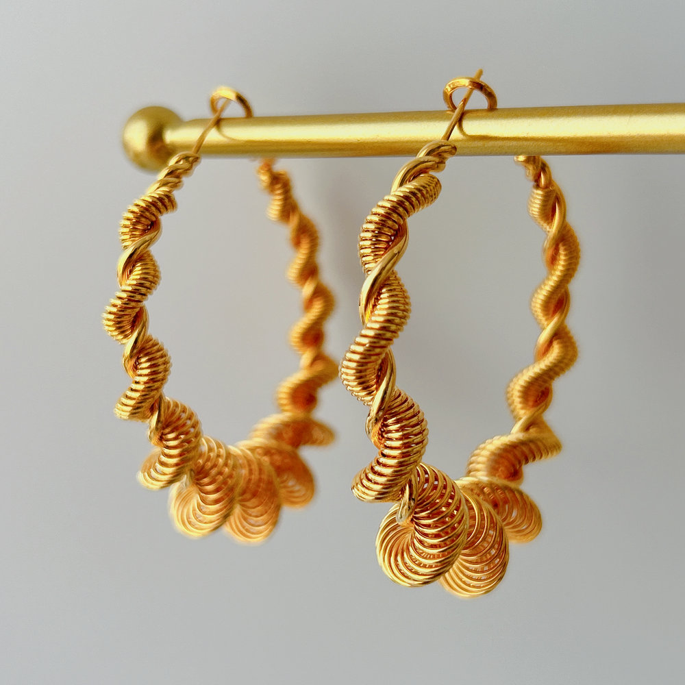 Metal spring hoop