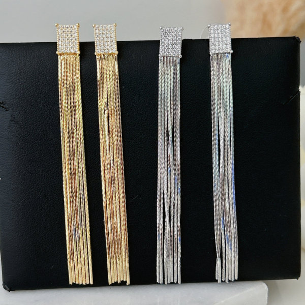 Chain long tassel earrings