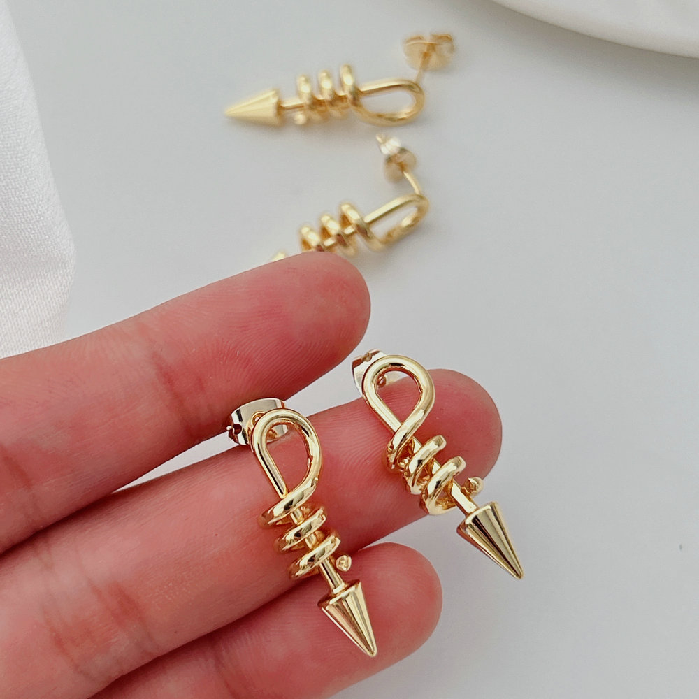 Metal fashion earrings