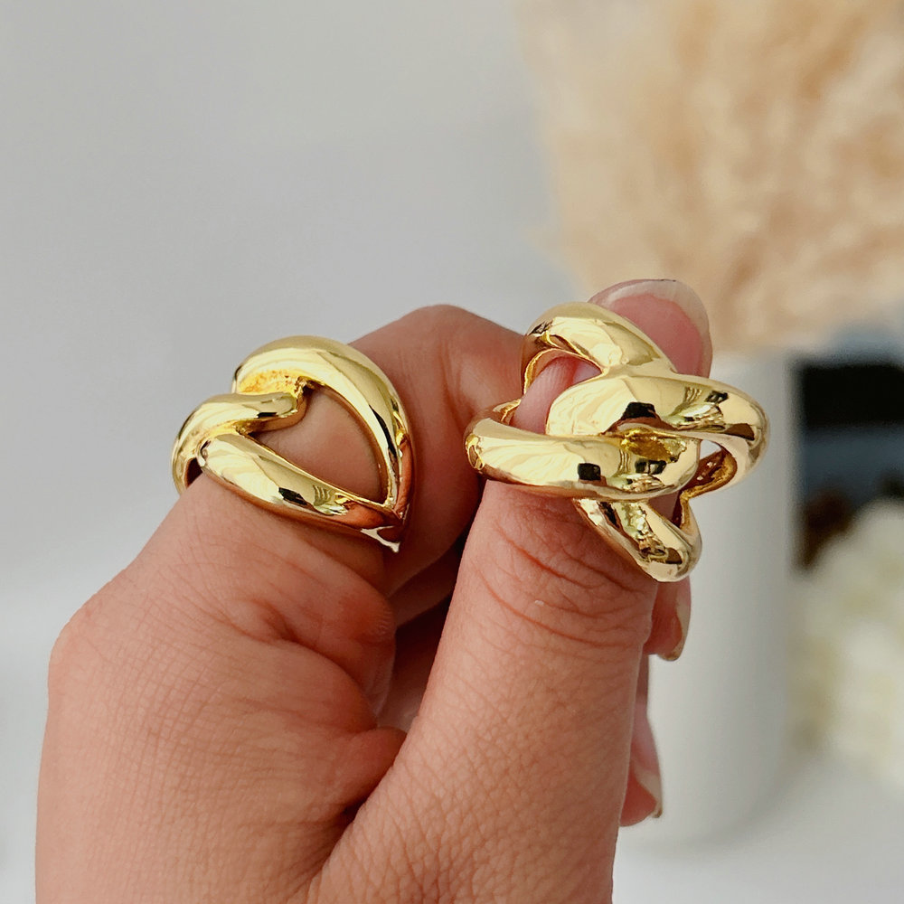 Metal cross ring