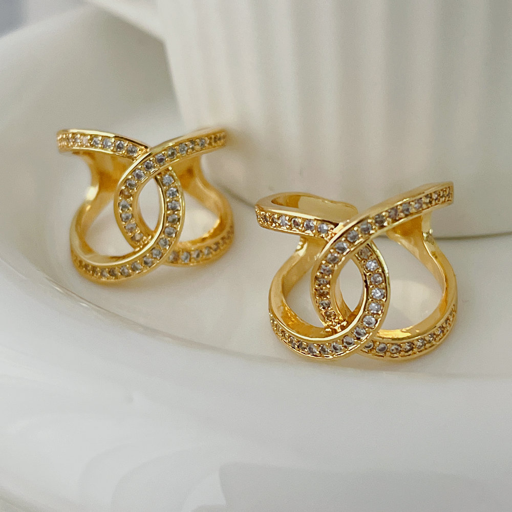 Pave channel ring