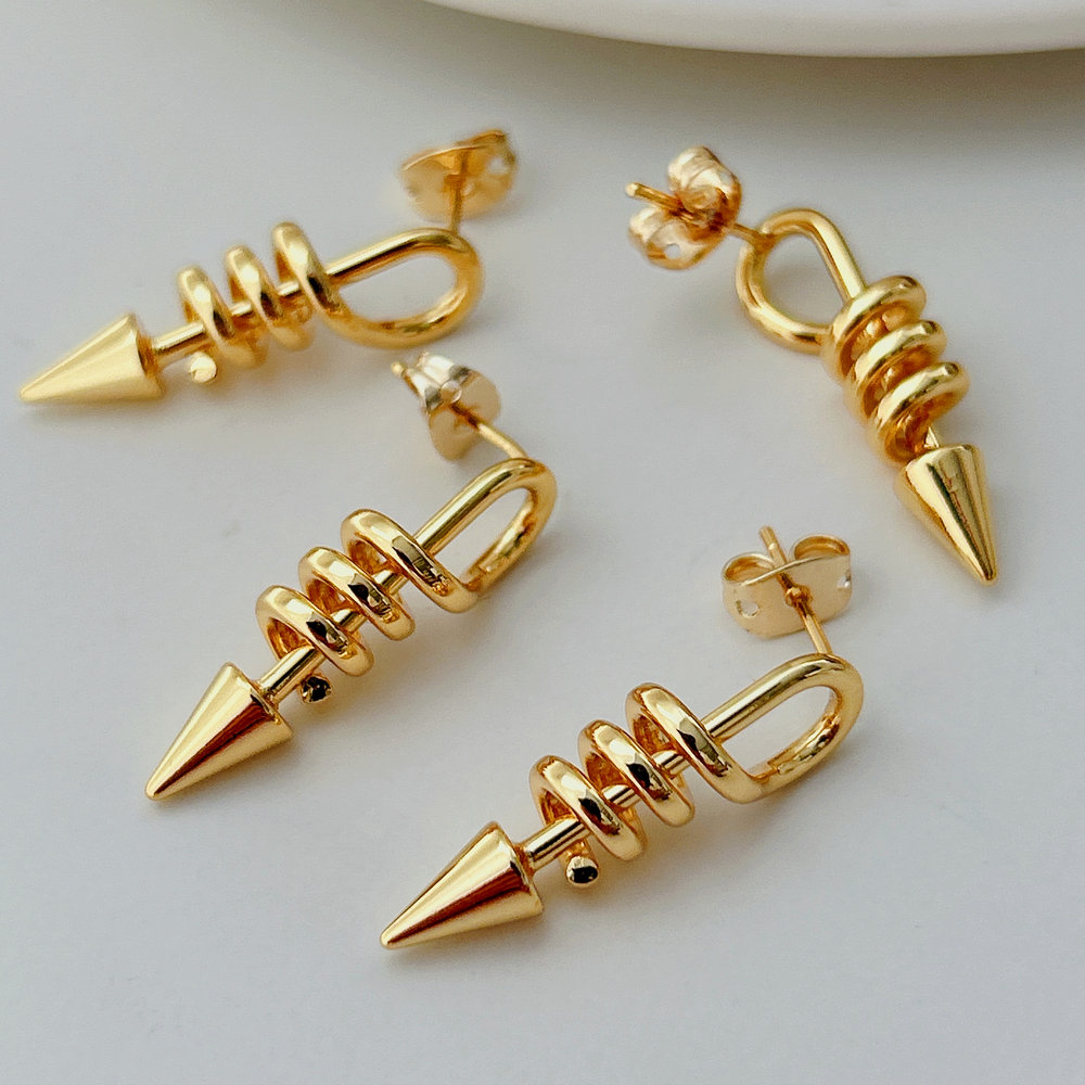 Metal fashion earrings