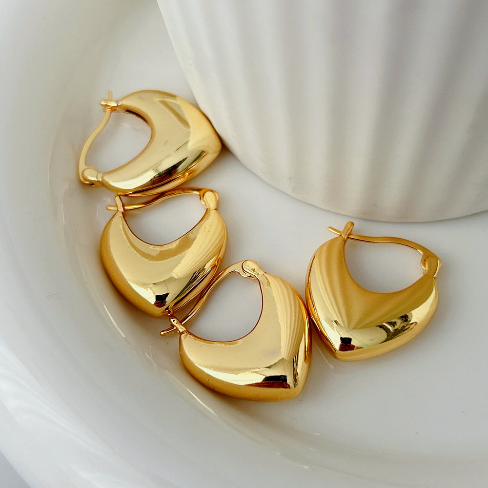 Metal triangle hoops
