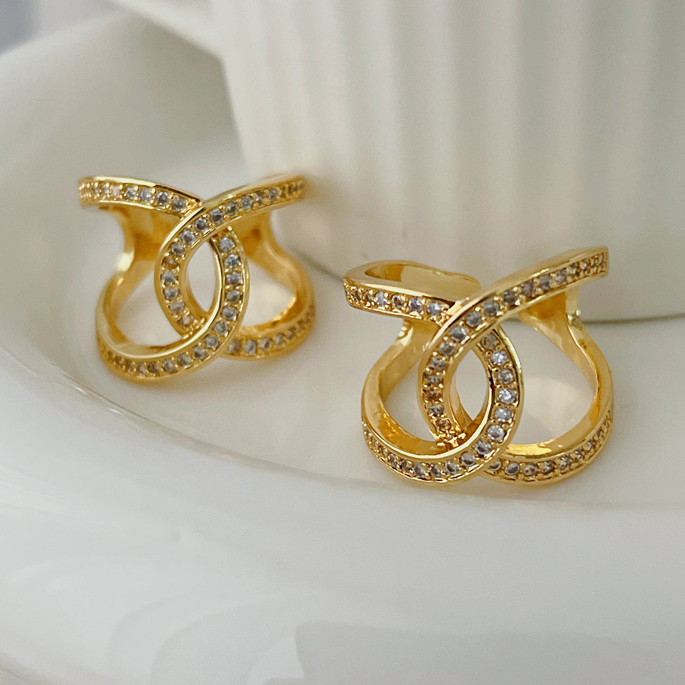 Pave channel ring