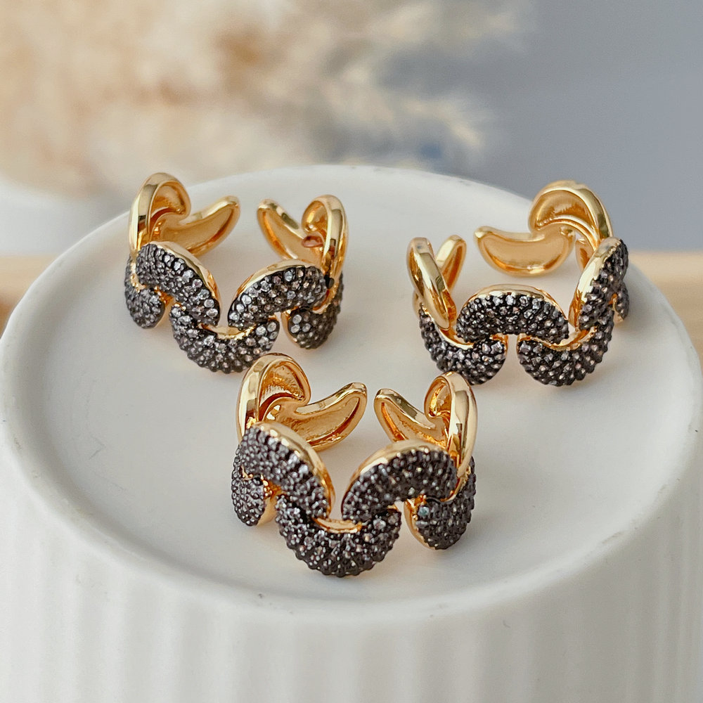 Black s shape ring