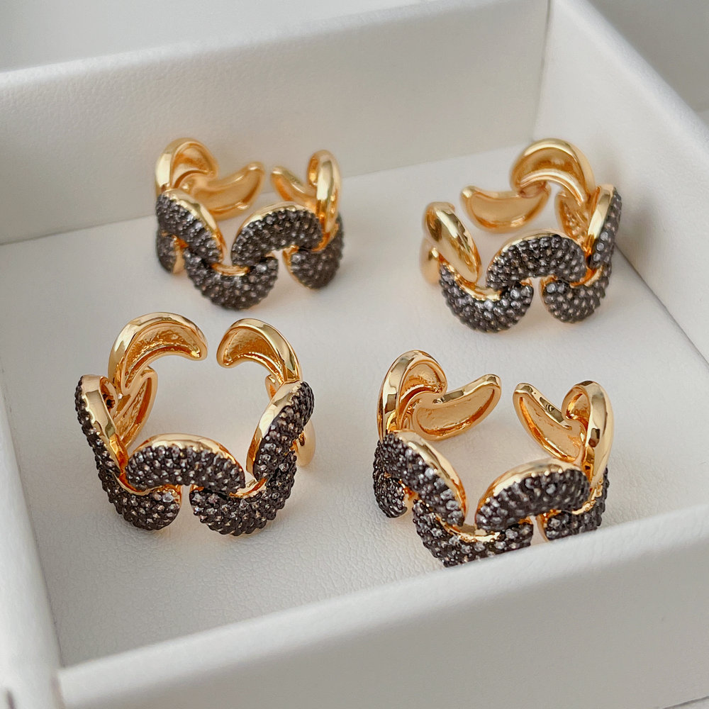 Black s shape ring